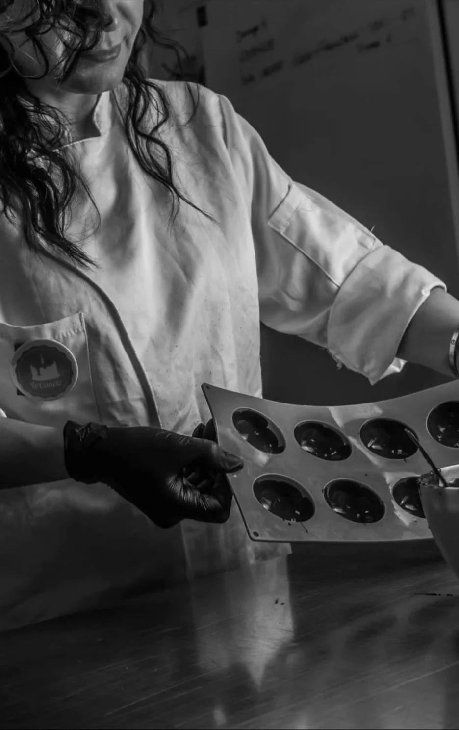 Trabajo manual en el obrador de Le Canele